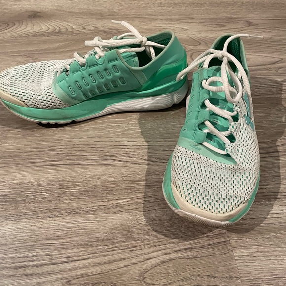 Under Armour Mint green running shoes - Picture 3 of 4